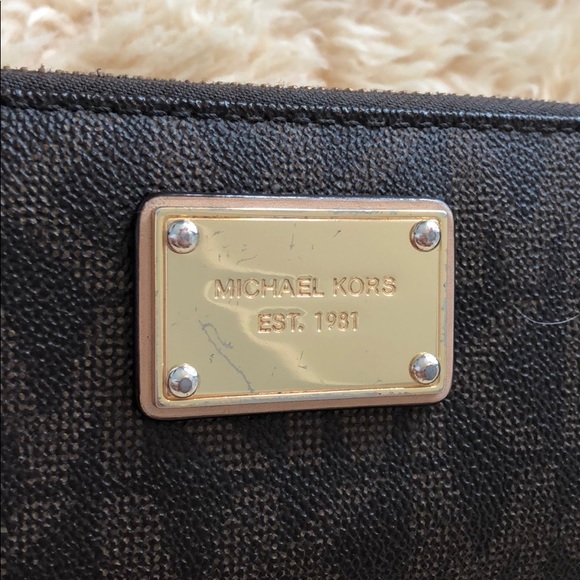 Authentic Michael Kors Logo Continental Wristlet - Picture 4 of 8